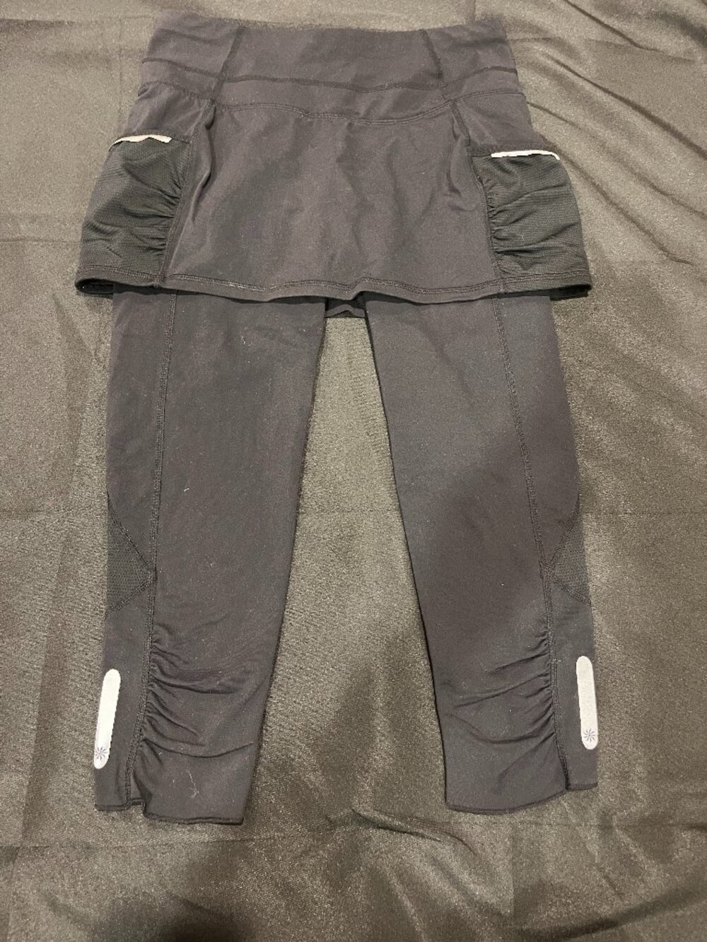 Athleta 2-in-1 Skirted Crop Leggings in Black XSmall